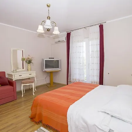 Gasthuis Apartments&rooms Ribarić 3*
