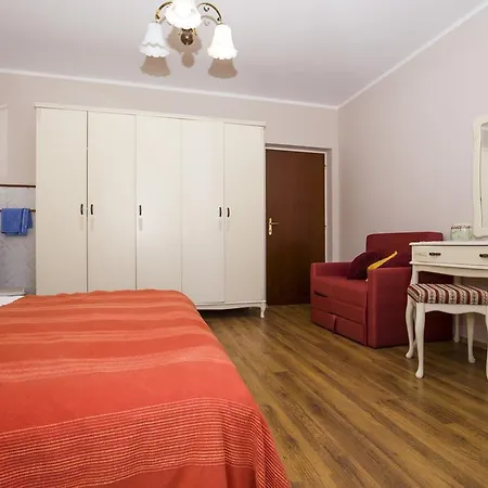 Apartments&rooms Ribarić Gasthuis 3*